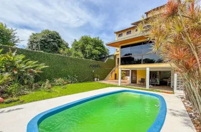 Sobrado com piscina no bairro nossa senhora das graças - canoas.