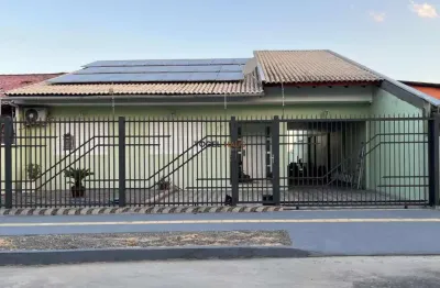 CASA  COM 3  QUARTOS  E 3 BANHEIROS  a Venda, 319 m² por R$ 750.000.em GRAVATAI.