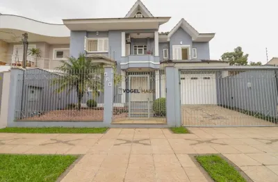 Sobrado com 04 dormitórios sendo 01 suíte | moinhos de vento - canoas.