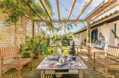 Casa com 5 quartos à venda na avenida dos coqueiros, 667, daniela, florianópolis por r$ 2.500.000