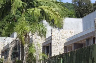 Casa em condomínio fechado com 2 quartos à venda na Rua Laurindo Januário da Silveira, 2340, Lagoa da Conceição, Florianópolis por R$ 1.878.000