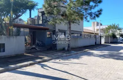 Casa com 4 quartos à venda na servidão venâncio bernardino das chagas, 510, rio tavares, florianópolis por r$ 2.250.000