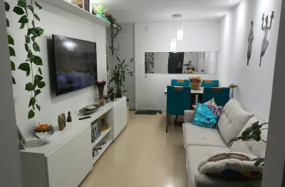 PORTEIRA FECHADA | 2 Quartos + Vaga | Condomínio com Piscina | Curicica