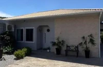 Casa para temporada em florianópolis, ingleses do rio vermelho, 2 dormitórios, 2 suítes, 3 banheiros, 3 vagas