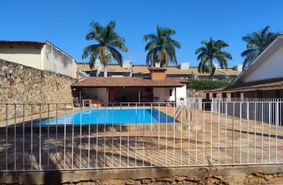 Ampla casa residencal com ótima opção para fins comerciais casa de rua com 6 quarto(s) e 6 banheiro(s) à venda, 633 por r$ 2.800.000 no setor jardim américa ad22478