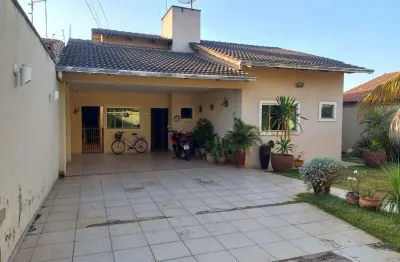 Casa em avenida comercial no jardim mariliza casa de rua com 4 quarto(s) e 4 banheiro(s) à venda, 236 por r$ 870.000 no setor jardim mariliza st23282
