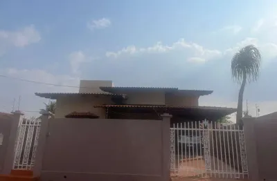 Casa trindade casa de rua com 5 quarto(s) e 2 banheiro(s) à venda, 194.2 por r$ 750.000 no setor vila pai eterno ad24122