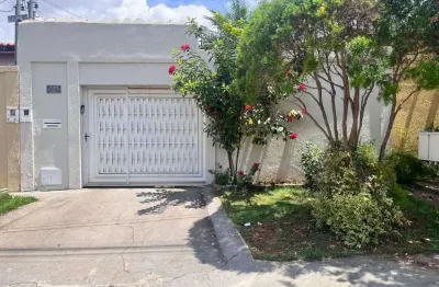 Casa vila cristina  casa de rua com 3 quarto(s) e 2 banheiro(s) à venda, 200 por r$ 380.000 no setor vila cristina ad24999