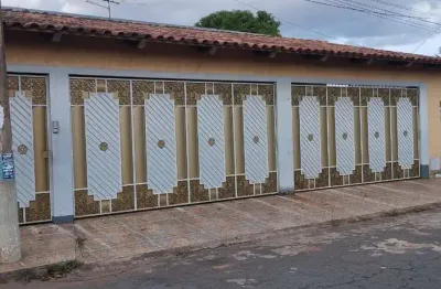Casa 03 quartos sendo 02 suítes  casa de rua com 3 quarto(s) e 5 banheiro(s) à venda, 269 por r$ 1.200.000 no setor setor coimbra vn27386