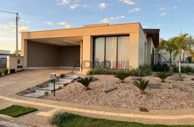 Jardins Capri  Casa em Condomínio com 3 Quarto(s) e 4 banheiro(s) à Venda, 200.00 por R$ 1540000.00 no setor Jardins Capri AX24899