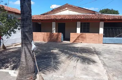 Casa bairro hilda próximo a av rio verde casa de rua com 3 quarto(s) e 2 banheiro(s) à venda, 236 por r$ 450.000 no setor ilda ad29407