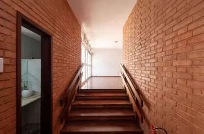 Casa comercial setor sul casa de rua com 4 quarto(s) e 5 banheiro(s) à venda, 321 por r$ 2.250.000 no setor setor sul vt23918