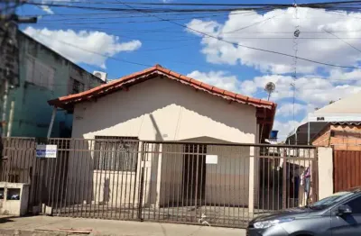 Casa de 3 quartos em campinas com 2 kitnetes  casa de rua com 3 quarto(s) e 2 banheiro(s) à venda, 220 por r$ 580.000 no setor setor campinas ad32399