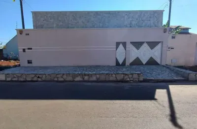 Casa com três quartos sendo um suíte com piscina  casa de rua com 3 quarto(s) e 3 banheiro(s) à venda, 240 por r$ 630.000 no setor residencial monte pascoal vn33281