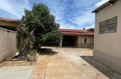 Casa de rua  casa de rua com 4 quarto(s) e 2 banheiro(s) à venda, 295.58 por r$ 1.300.000 no setor setor norte ferroviário st34448