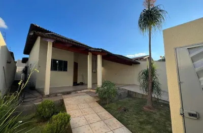 Casa 3 Quartos rica em Armários Casa de Rua com 3 Quarto(s) e 3 banheiro(s) à Venda, 135.00 por R$ 630000.00 no setor Jardim dos Buritis AU34974