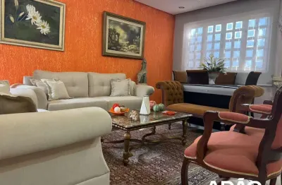 Venda Casa - Nova Suíça Casa de Rua com 3 Quarto(s) e 4 banheiro(s) à Venda, 260.00 por R$ 1400000.00 no setor Nova Suiça VN35625