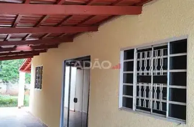 Casa Ampla com 3 Quartos e Sala Comercial no Recanto do Bosque Casa de Rua com 3 Quarto(s) e 2 banheiro(s) à Venda, 151.00 por R$ 375000.00 no setor Residencial Recanto do Bosque AU36270