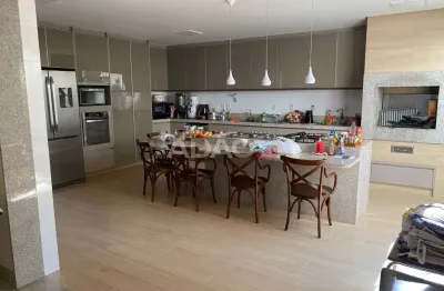 SOBRADO ALTO PADRÃO- CONDOMINIO GREEN PALACE  Casa em Condomínio com 4 Quarto(s) e 5 banheiro(s) à Venda, 204.00 por R$ 1340000.00 no setor Santa Genoveva TA36346