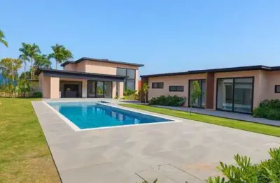 Luxuosa residência no condomínio fazenda vila real – 5 suítes e lazer completo