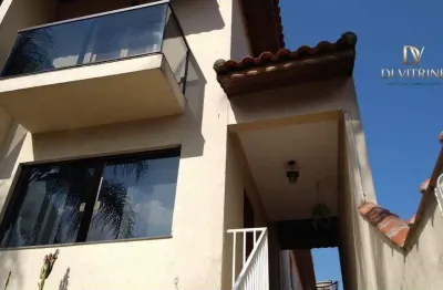 Casa assobradada, 250m², 3 dormitórios com 1 suíte, 1 sala para 2 ambientes, cozinha, sala de jantar, 3 banheiros e 2 vagas de garagem