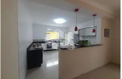 Seu novo lar no jardim nordeste: 3 dormitórios, suíte, 232m² e muito espaço!