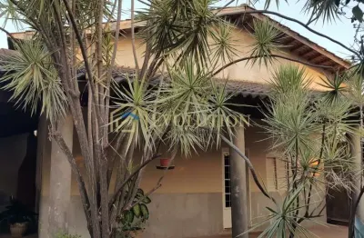 Casa com 3 quartos à venda no Jardim das Aroeiras, Goiânia 