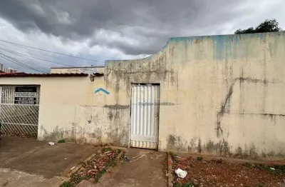 Lote de 390m², casa antiga, excelente para investimento