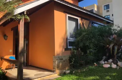 Casa alto padrão com 6 quartos sendo 2 suítes na cancela preta