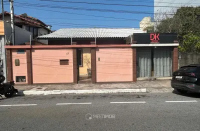 Casa com 3 quartos para alugar na Rua Ministro Salgado Filho, Cavaleiros, Macaé