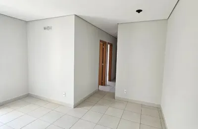 Aluga-se apartamento com 03 quartos na região do araés ,  bem localizado.