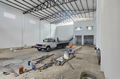 Aluga-se barracão novo, na região da avenida das torres, facil acesso.