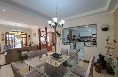 Casa charmosa e com muito verde para receber os amigos