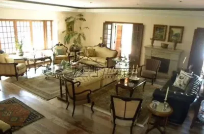 Sobrado com 5 dormitórios bem localizado no condomínio no jardim esplanda