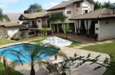 Residência em excelente localização. terreno com 1.585m²
