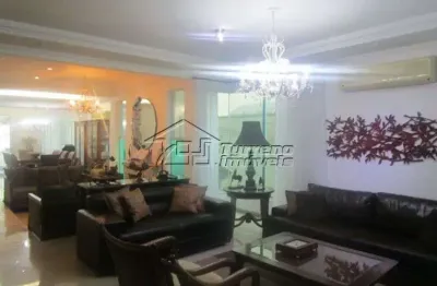 Casa no jardim aquarius com 4 suítes, piscina e 4 vagas de garagem