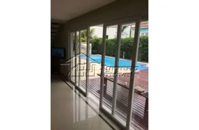 Belíssima casa em condomínio fechado em jacareí / sp