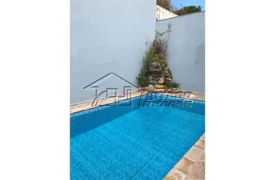 Sobrado com piscina em condomínio fechado no urbanova