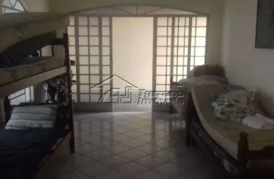 Casa comercial próximo a johnson, excelente localização!