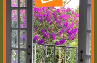 Casa à venda em petrópolis-rj, dentro de condomínio, bairro quitandinha.
