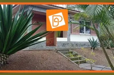 Casa com três quartos para venda no bairro samambaia, petrópolis-rj