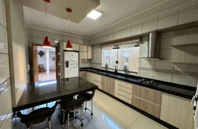 Casa semimobiliada com churrasqueira na varanda em parque residencial bom pastor, sarandi - venda