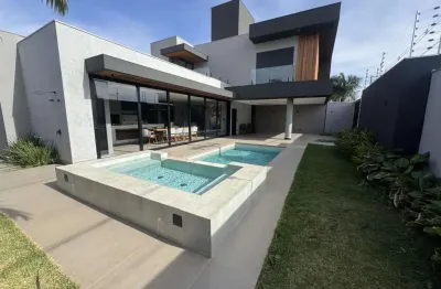 Casa com 3 quartos à venda na Rua Pioneiro Waldemar Buosi, 329, Jardim Oriental, Maringá