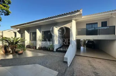 Casa ampla à venda na zona 5 em maringá – 473 m  construídos e 4 dormitórios