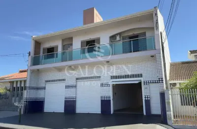 Sobreloja com piscina e salão comercial contendo 4 dormitórios sendo 2 suítes.