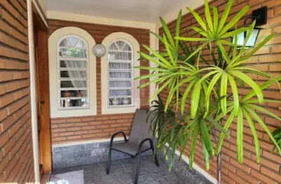Excelente, ampla e conservadíssima casa no centro de taubaté