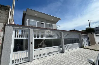 Casa de condomínio, 02 dorms. (01 suite) 01 vaga de garagem. vila tupiry, praia grande sp.