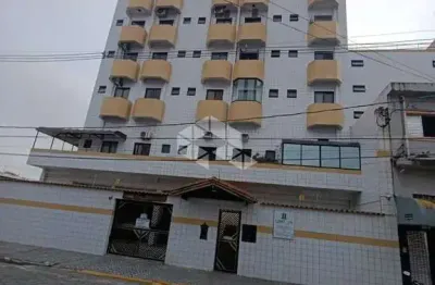 Oportunidade!!! kitnet c/ sacada, elevador e vaga de garagem. 28,00 m². ocian, praia grande sp.