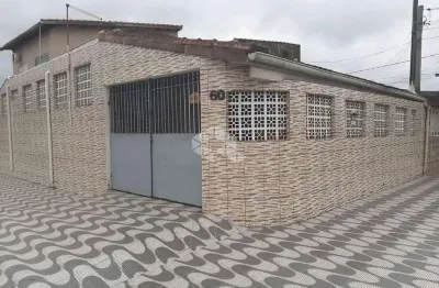 Casa p/ venda 02 dorms. amplos cômodos na zona 02 da tupi. praia grande sp.