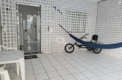 Casa c/02 dorms. (01 suite) 01 vaga. 250 metros da praia. caiçara, praia grande sp.